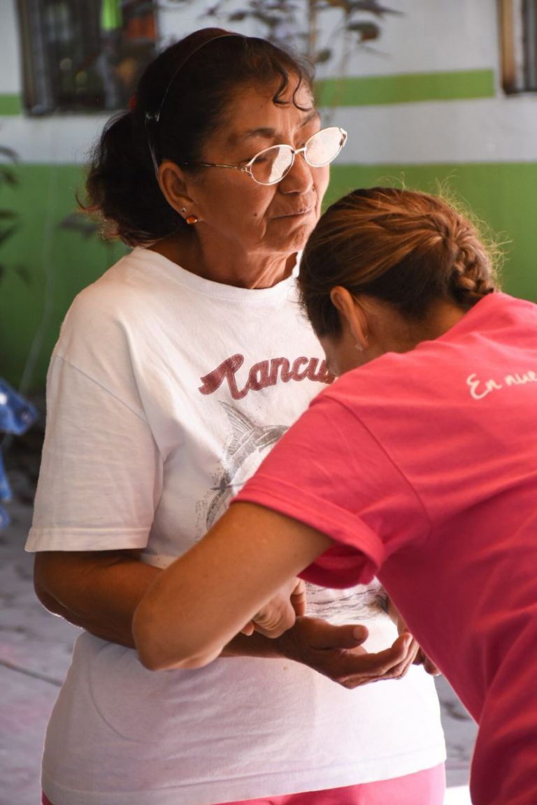 Gobierno de Laura Fernández mejora calidad de vida de abuelitos de Puerto Morelos