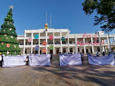 Maestros de Bachilleres se manifiestan en Chetumal; piden aumento anual