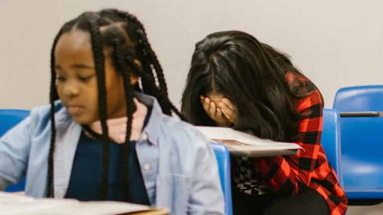 Adolescente confieza haber sido abusada por su abuelo durante clase de educación sexual