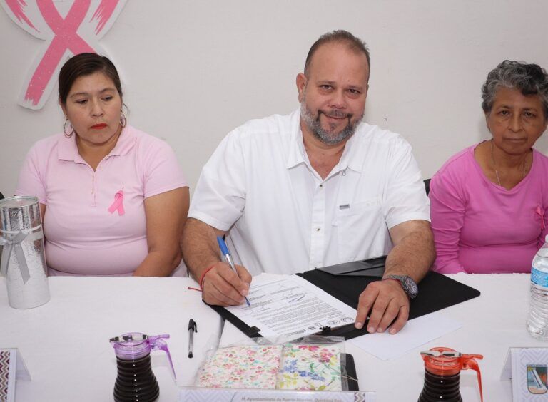 El Ayuntamiento de Puerto Morelos y Fundación Luna AC entregan prótesis mamarias a dos sobrevivientes del cáncer de mama